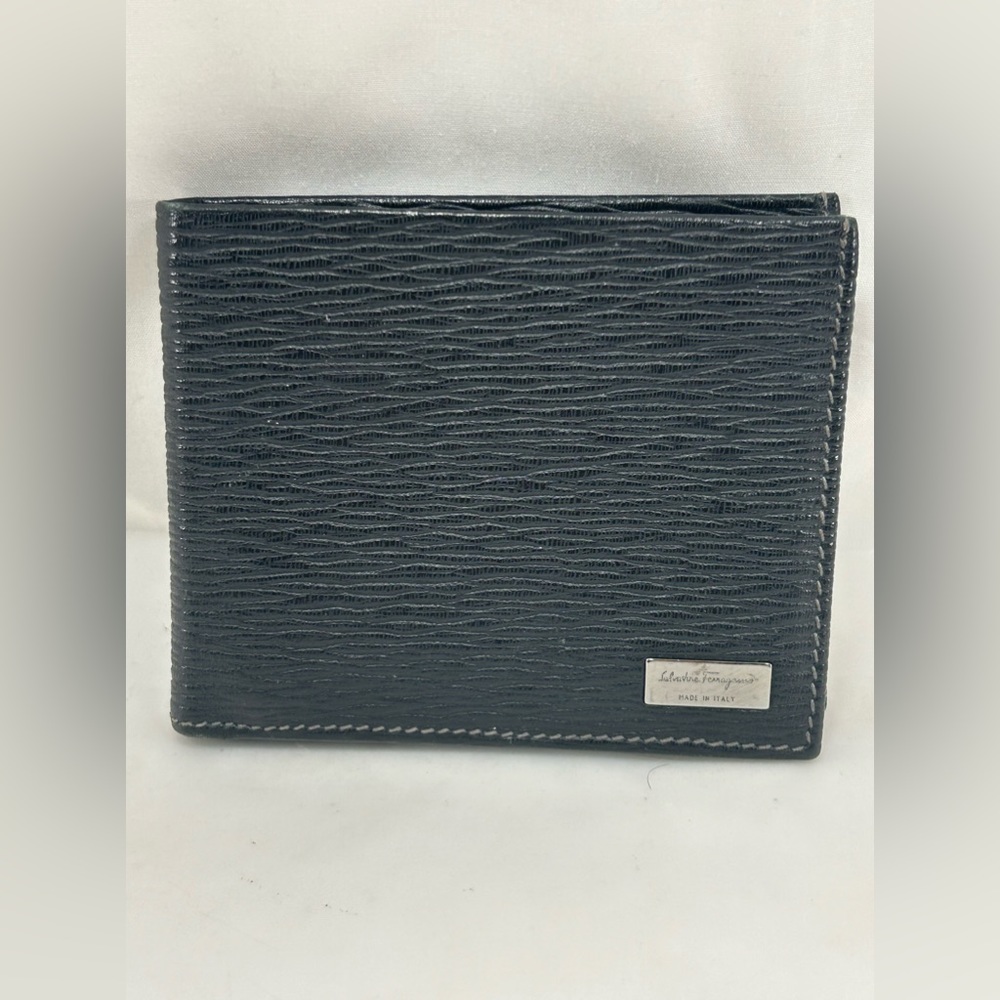 Salvatore Ferragamo Ferragamo 7070 Leather Black Wallet Bifold Unisex